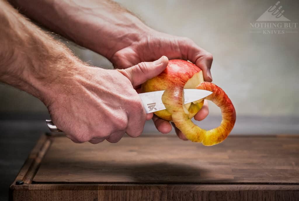 https://www.nothingbutknives.com/wp-content/uploads/2017/03/Peeling-an-Apple-With-the-Big-Sunny-Paring-Knife-1024x690.jpg