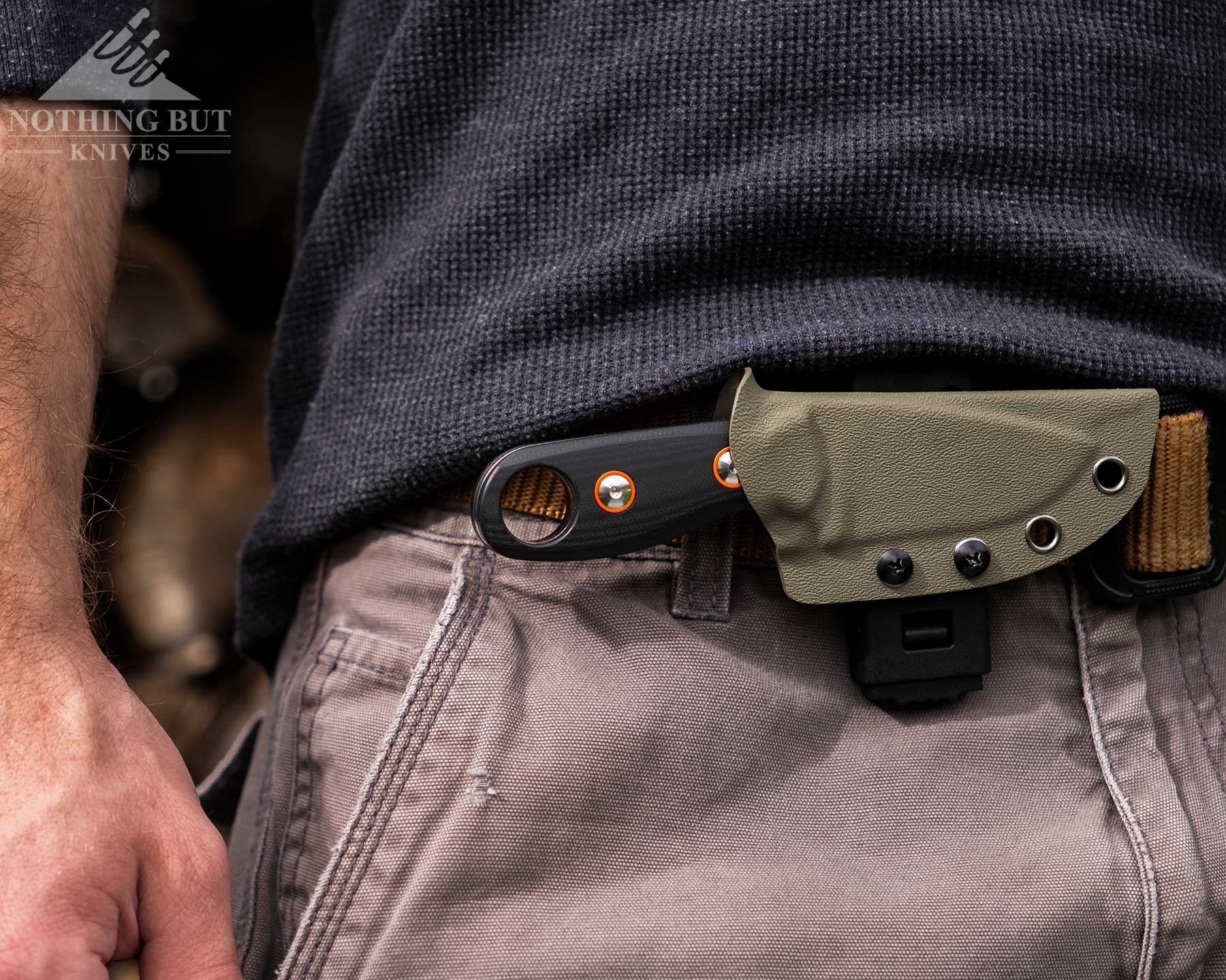 The Kizer Beaver fixed blade knife set up on a belt for front right-handed horizontal carry. 