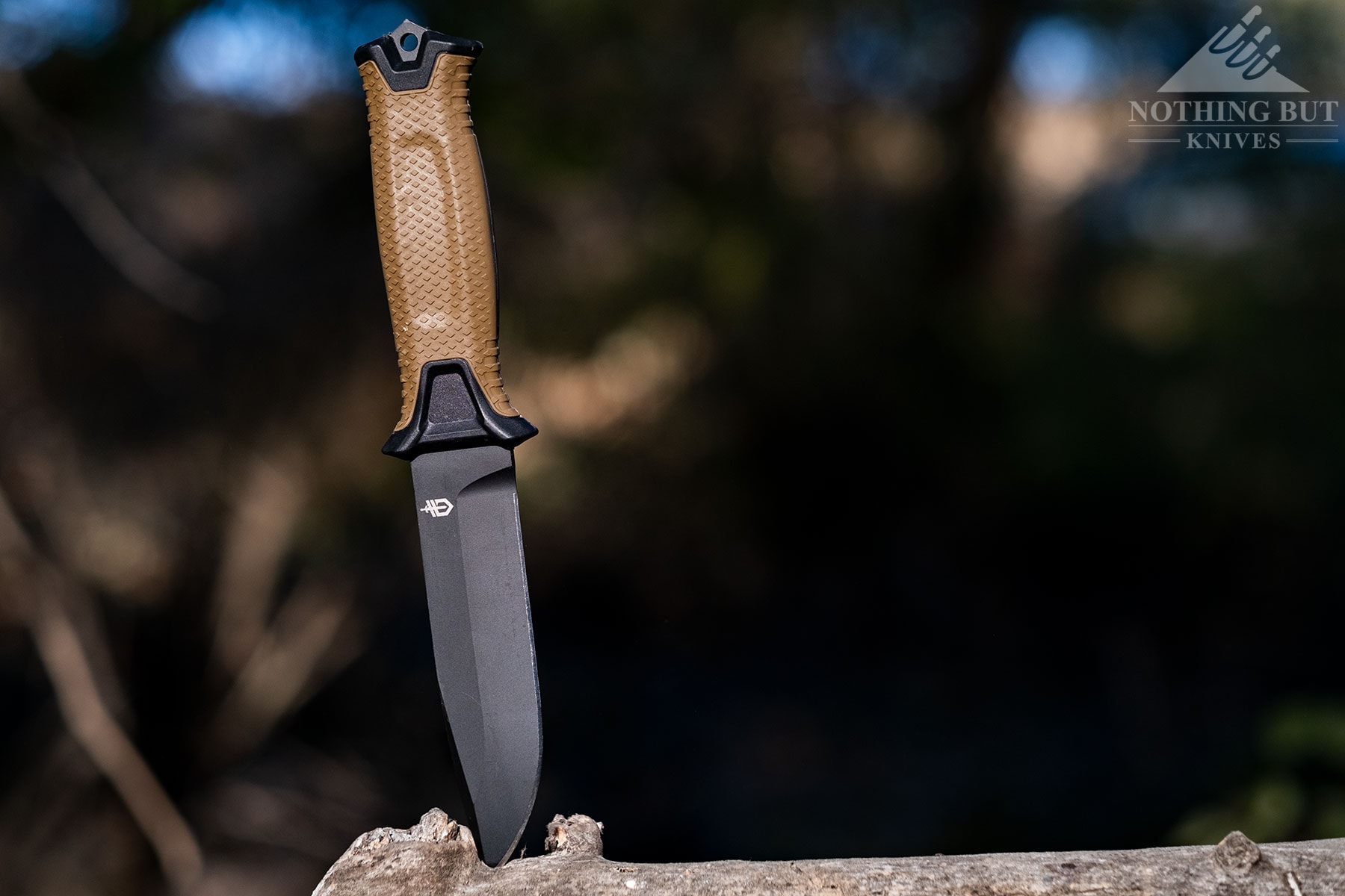 The Gerber StrongArm is a Popular American made survival knife with a versatile sheath that can be configured for multiple carry options including horizontal.