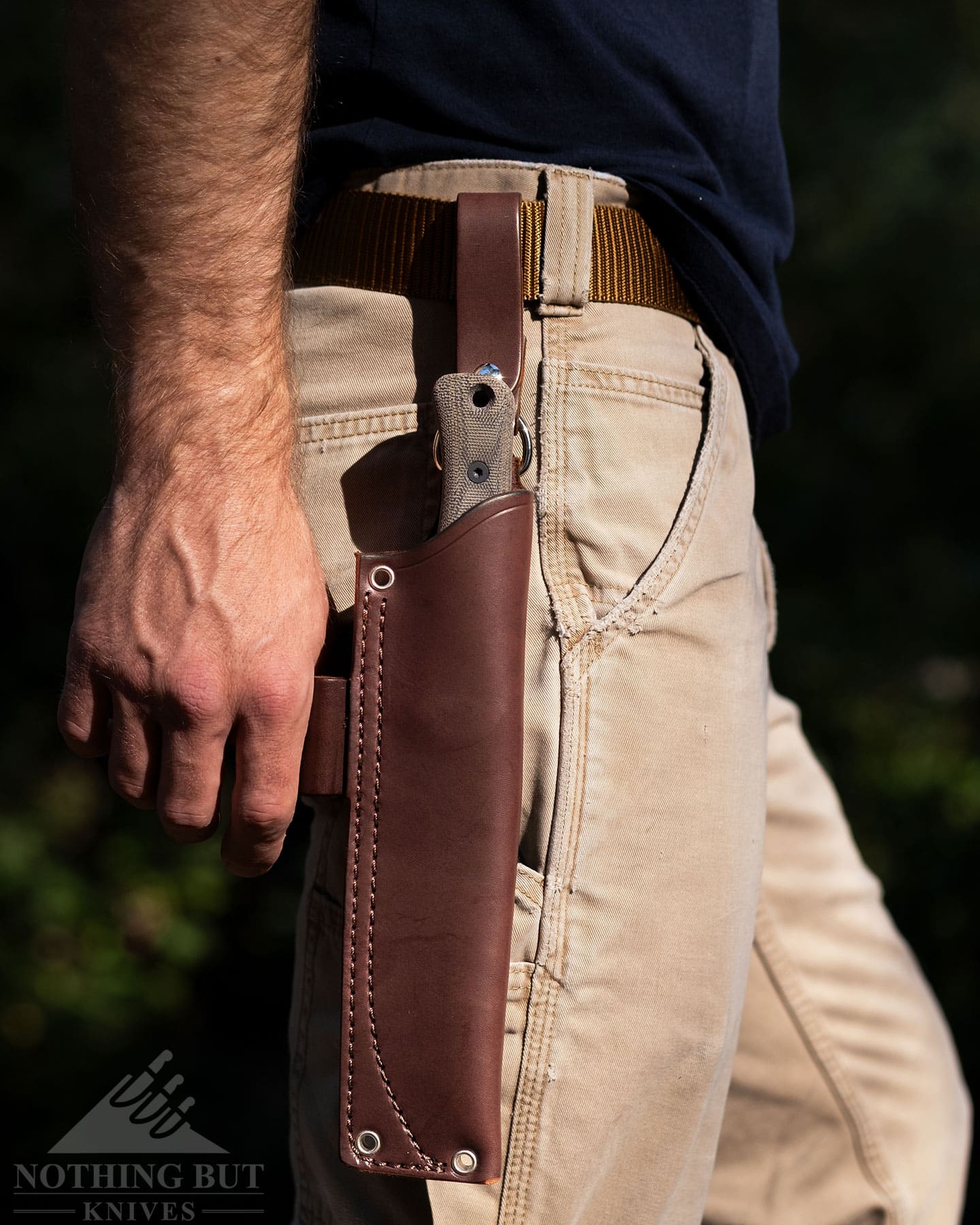 The Reiff The Reiff F6 Leuku in its leather sheath on a persons belt.