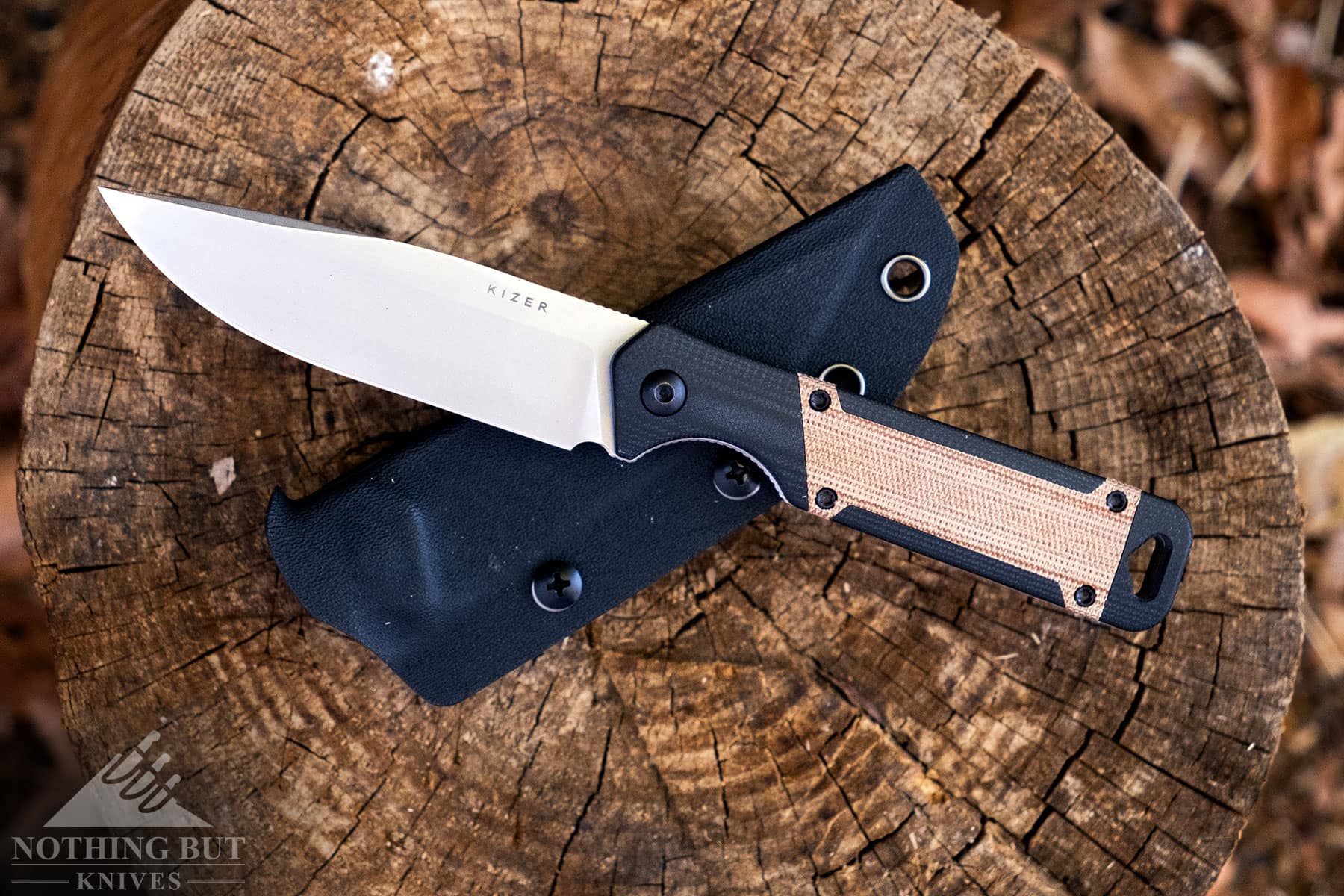 An overhead view of the Kizer Militaw fixed blade with Micarta handle inlays sitting on its kydex sheath. 