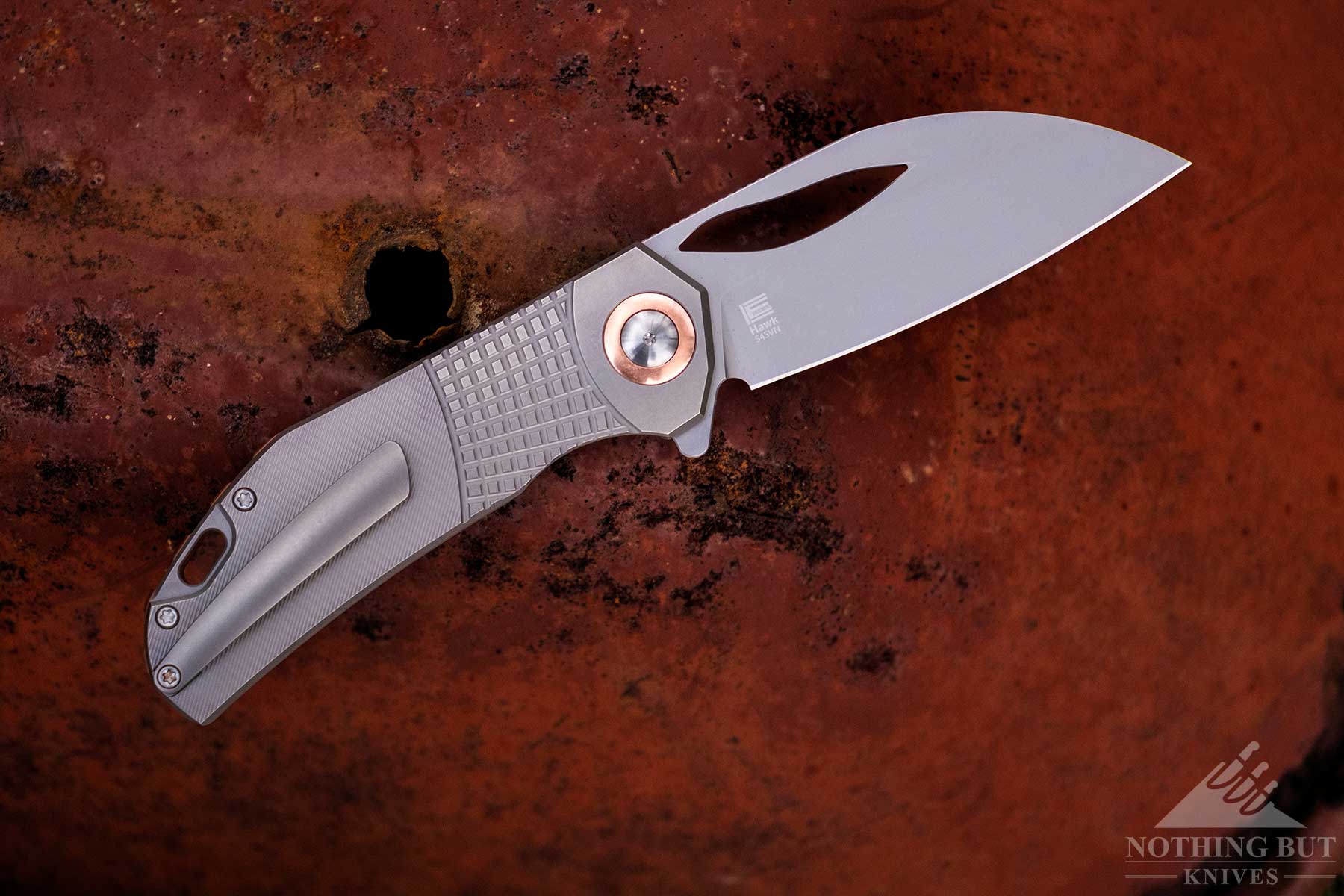 An overhead view of the Kizer Hawk High-end pocketknife that shows the handle detail.